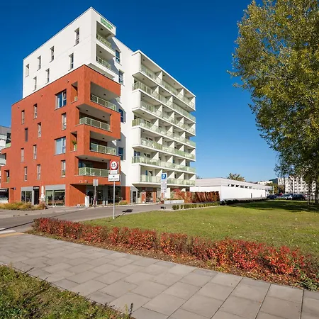 Metro Mlociny Deluxe By Bookinghost ורשה