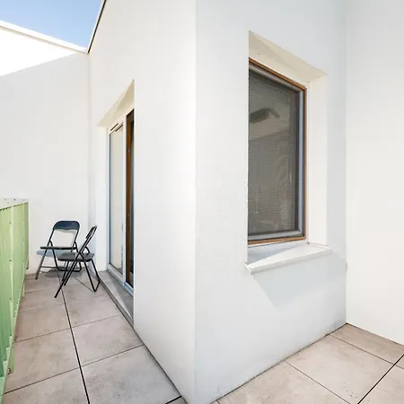 Metro Mlociny Deluxe By Bookinghost Warschau