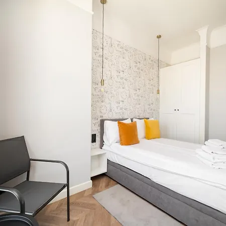 Metro Mlociny Deluxe By Bookinghost